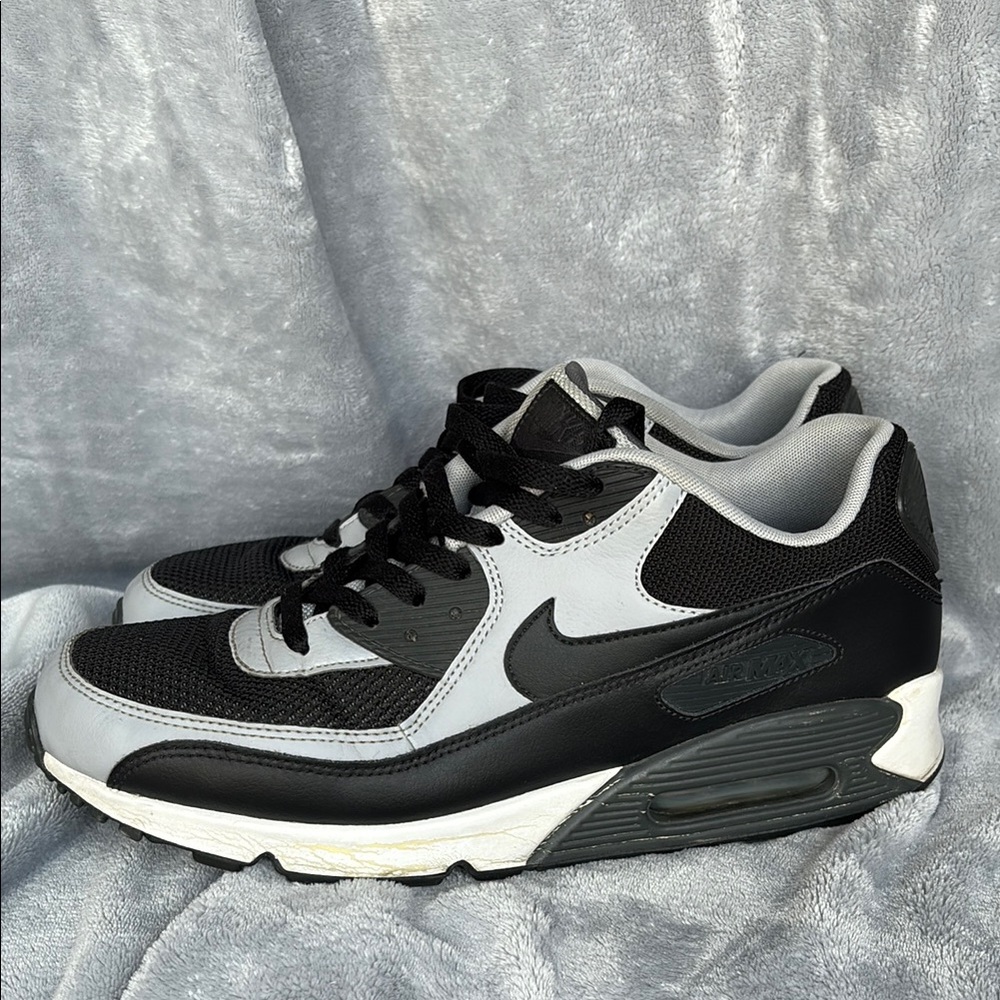 Nike Air Max 90 Men's Black and Gray Sneakers
